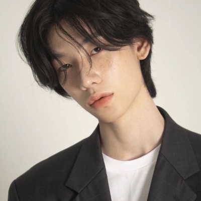 炫酷又很小清新的男生微信头像无需付出的岁月都不是真正的生活