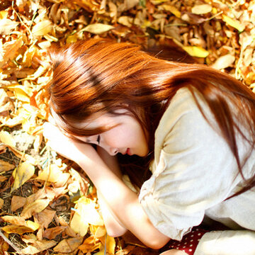 点击图片可在新窗口打开 穿过时间的玻璃我已无力_唯美美女QQ空间非主流图片