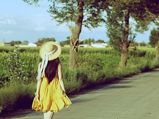Ů���������⾳ͼƬ_ www.qzone.cc