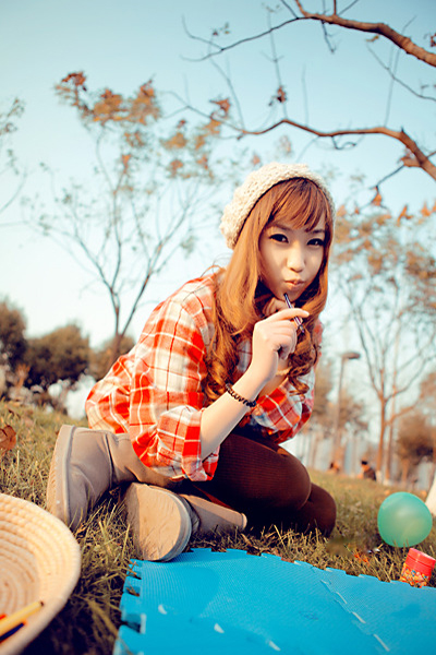 ��ֻ��ͻȻ����޴�_�����Ҹ��ķ��������Ů��QQ�ռ�ͼƬ�ز�