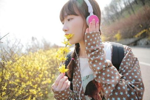 �ںڰ�������������Ѱһ��Ӱ��_�������⾳QQ�ռ�ͼƬ�ز�