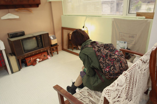 �һ���Ű�ԶԶ���뿪_�⾳Ψ���ķ�����Ů��QQ�ռ�ͼƬ