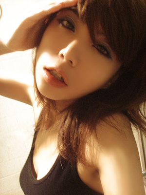 ��ͻȻ�ſ����ֻ������¶�_�Ը����˵�ʱ��Ů��QQ�ռ�ͼƬ