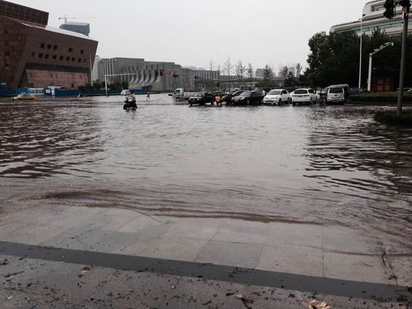 河南新乡暴雨“看海”图片在线预览5P