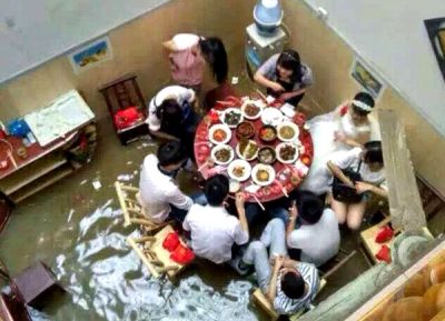 暴雨中的婚礼现场图集锦在线预览5P
