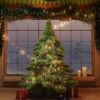װһʥDecorate a Christmas tree