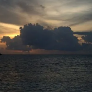 孤独的走在海边的句子 黑夜在海边的伤感说说 孤独的走在海边的句子 黑夜在海边的伤感说说