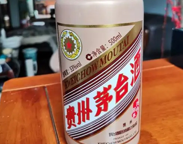 第一次喝茅台的说说 喝茅台朋友圈配文 第一次喝茅台的说说 喝茅台朋友圈配文