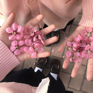 表达爱意的幸福个性签名 想永远做你草莓味的小甜心 表达爱意的幸福个性签名 想永远做你草莓味的小甜心