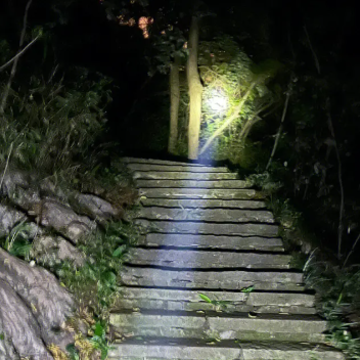 夜爬山的朋友圈心情说说 夜晚爬山朋友圈文案 夜爬山的朋友圈心情说说 夜晚爬山朋友圈文案