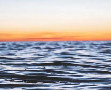 海边朋友圈高级文案 南方人第一次看海的朋友圈短句 海边朋友圈高级文案 南方人第一次看海的朋友圈短句