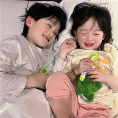 С����ͷ�ɰ�һ��һŮ���� cp�е�������ͷ�ϼ�