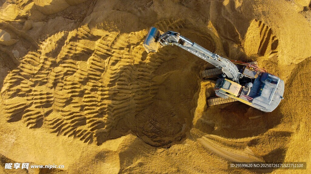 重型砂土挖掘机Heavy Sand Excavator 回转卸料省油操作特写