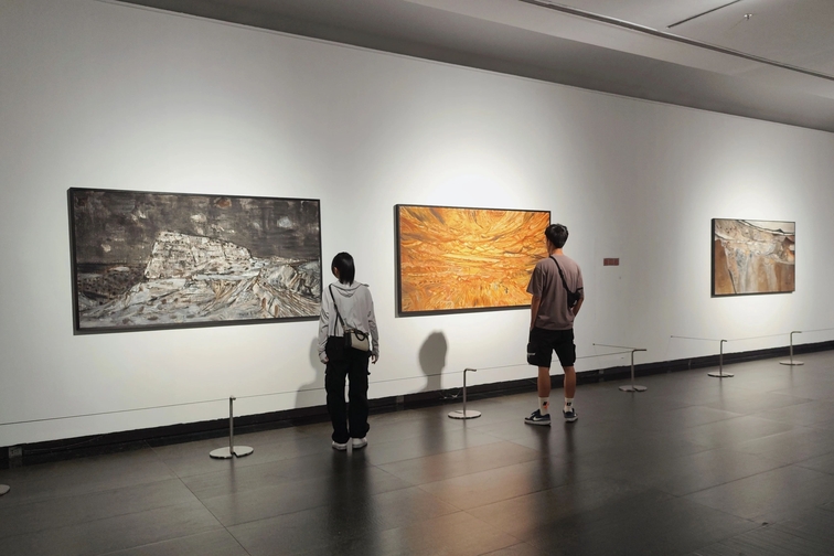 艺术的完美呈现 艺术展览现场人流与观展时间选择