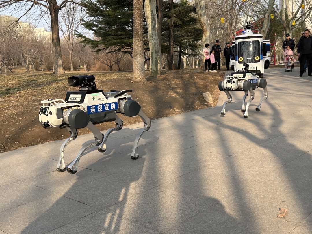 ��Ȯ����������Police Dog Robot ����Ѳ���豸���չʾ�빤������