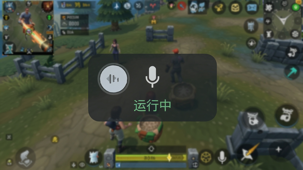 一张展示吃鸡王者变声器在手机后台运行状态的截图,画面中有悬浮窗按钮、麦克风图标和“运行中”状态提示,背景为游戏画面半透明,整体风格清晰直观,画质干净,无多余元素