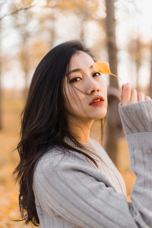 简单拍人像角度姿势技巧 手机拍照显高显瘦自然抓拍
