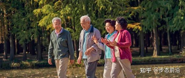 健康之约 日常散步走路养生 轻松锻炼场景