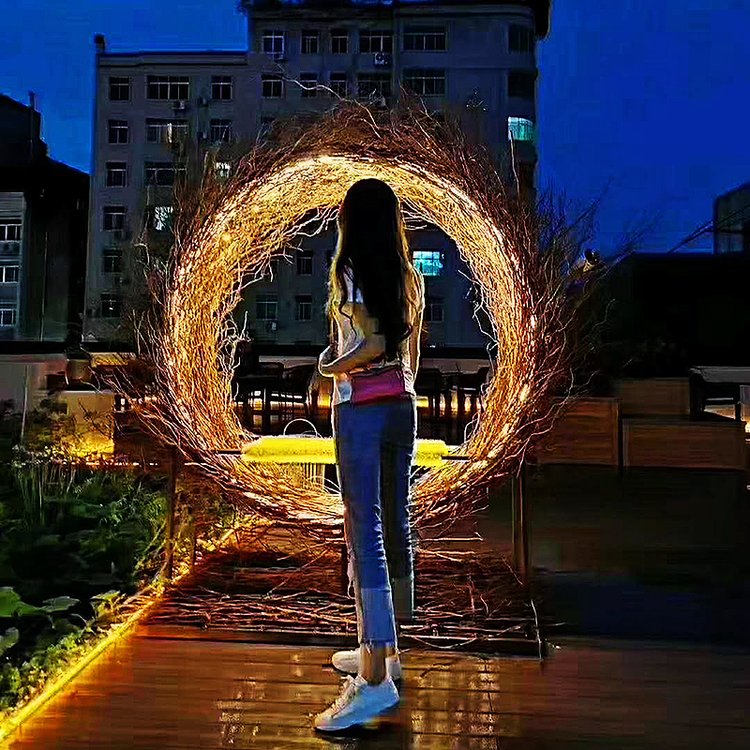 盒基地打卡点灯光夜景实拍图