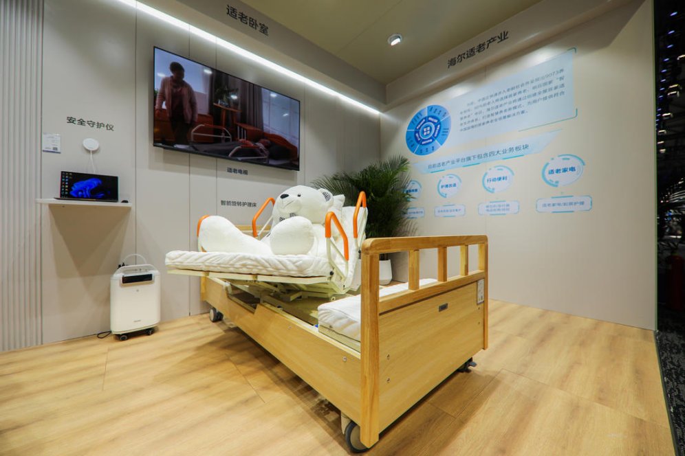安睡老人睡眠管家 老人卧室床头设备安装实拍配图