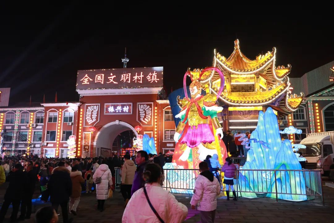 奇妙小镇嘉年华灯光巡游实拍