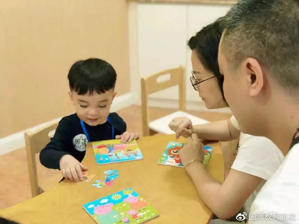 词父词母 亲子对话 语言启蒙 日常互动 配图