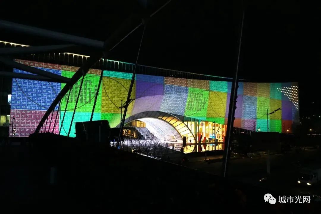 奥莱数智城 光影艺术展 美食街区