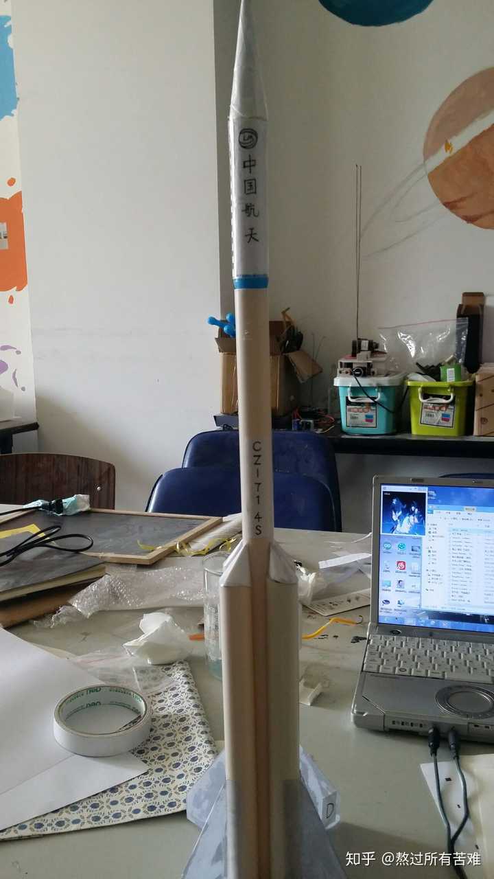 我爱造火箭手工制作火箭模型尾翼安装与细节修饰