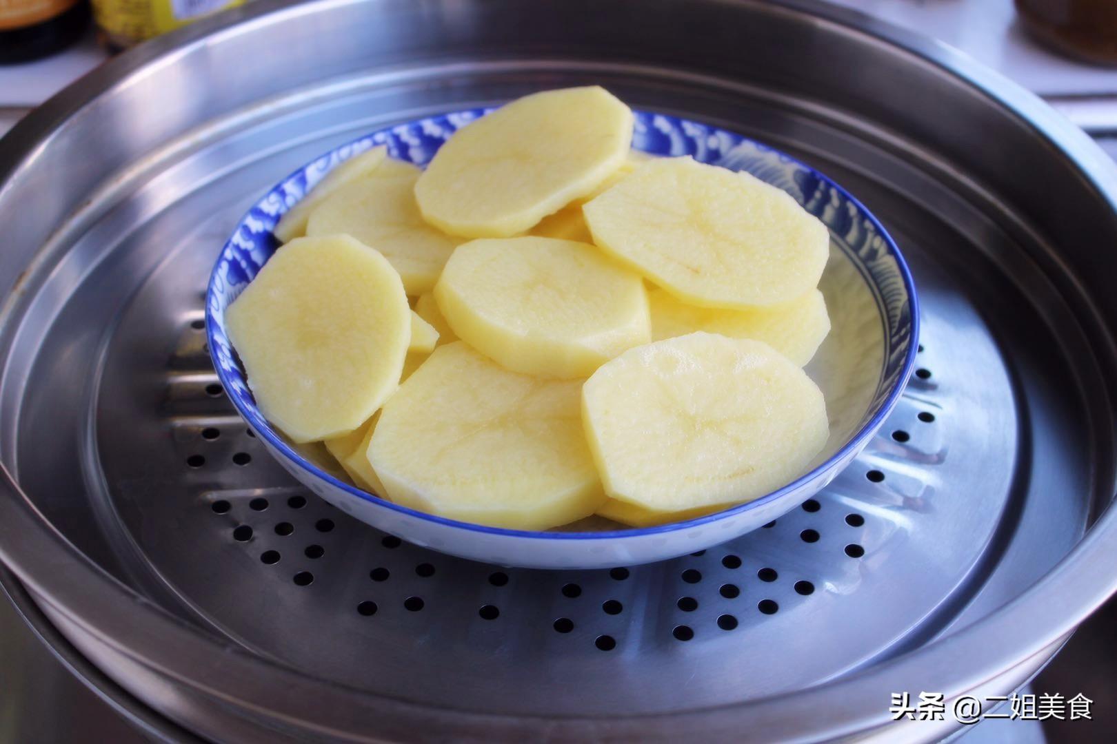飞速土豆炖煮收汁出锅装盘图