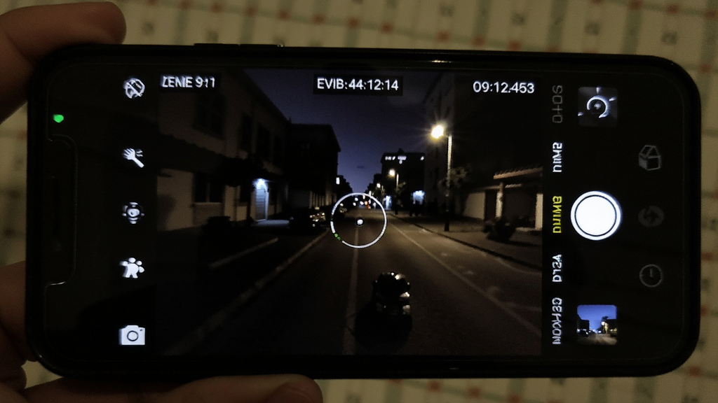 Evidence Cameraҹ��������棬�ֻ���Ļ��ʾ���⻷���µ�ȡ�����棬�����д���ʱ��ˮӡ������ɫ��ƫ��������ɱ棬���дʵ
