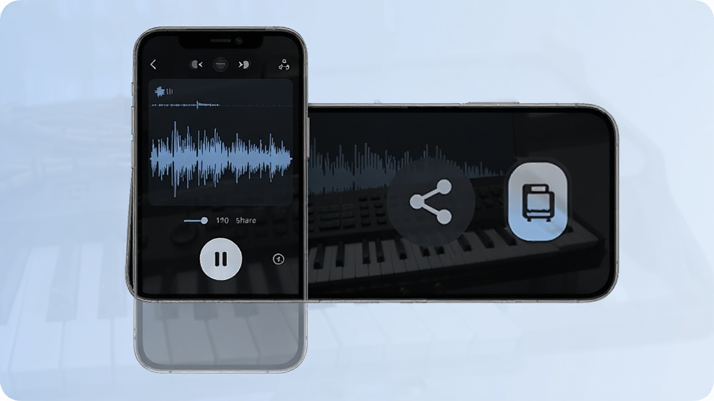 一张展示电子钢琴大师录音回放功能的图片,画面中手机屏幕显示音频波形和播放按钮,旁边有分享图标和保存按钮,背景是柔和的蓝色渐变,整体风格科技感十足,画质清晰,干净无多余元素。