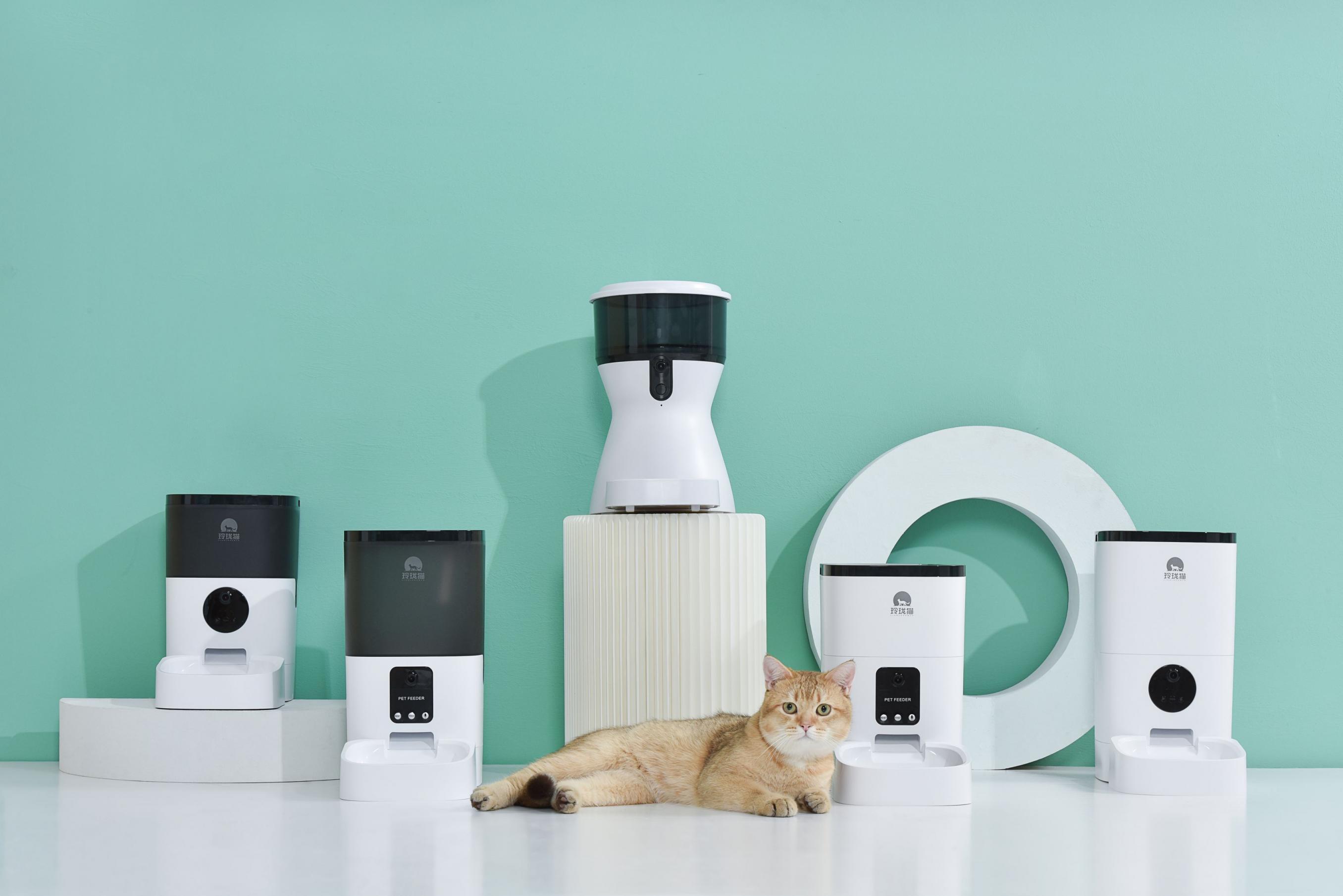 宠小吉智能宠物用品全家福展示图