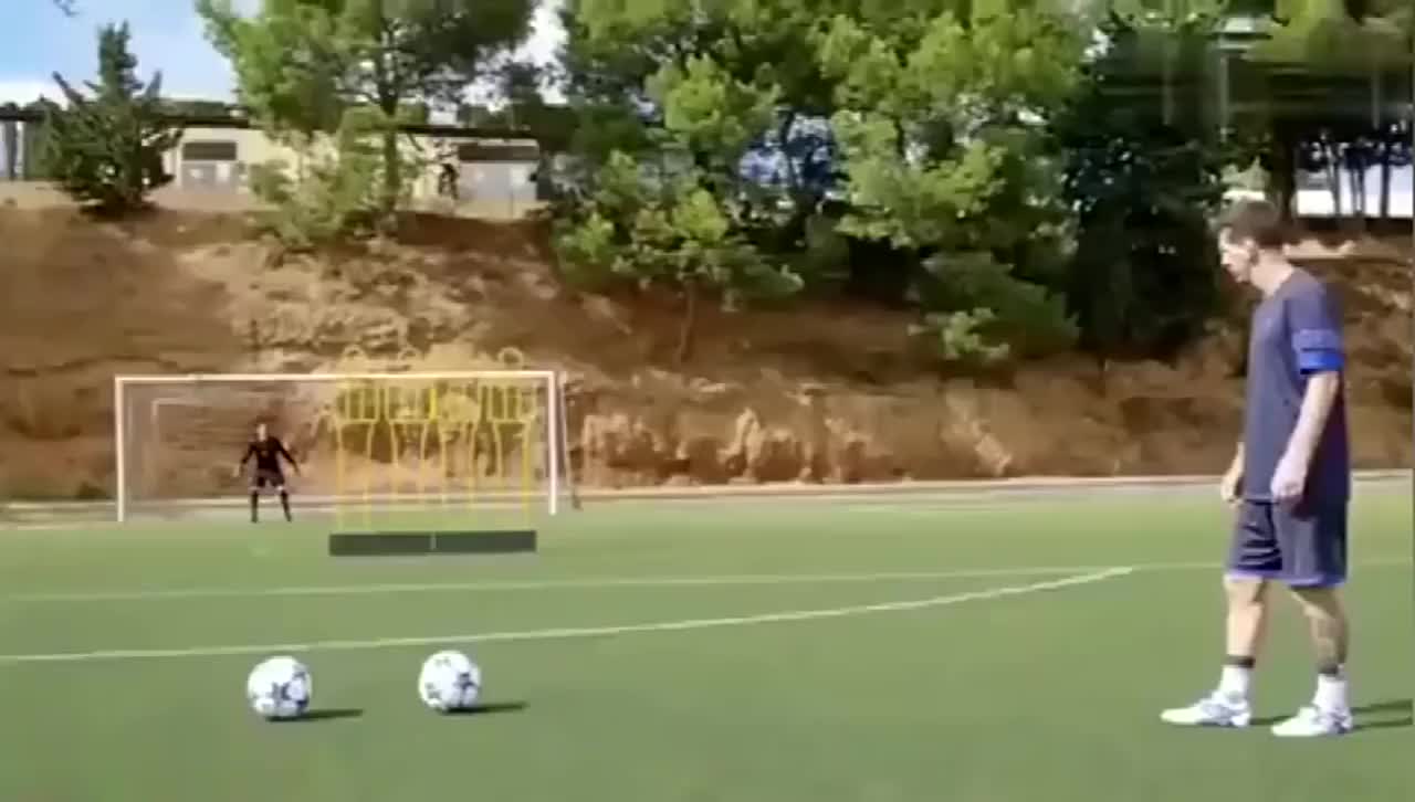 任意球巨星Free Kick 日常训练方法 慢动作回放对比