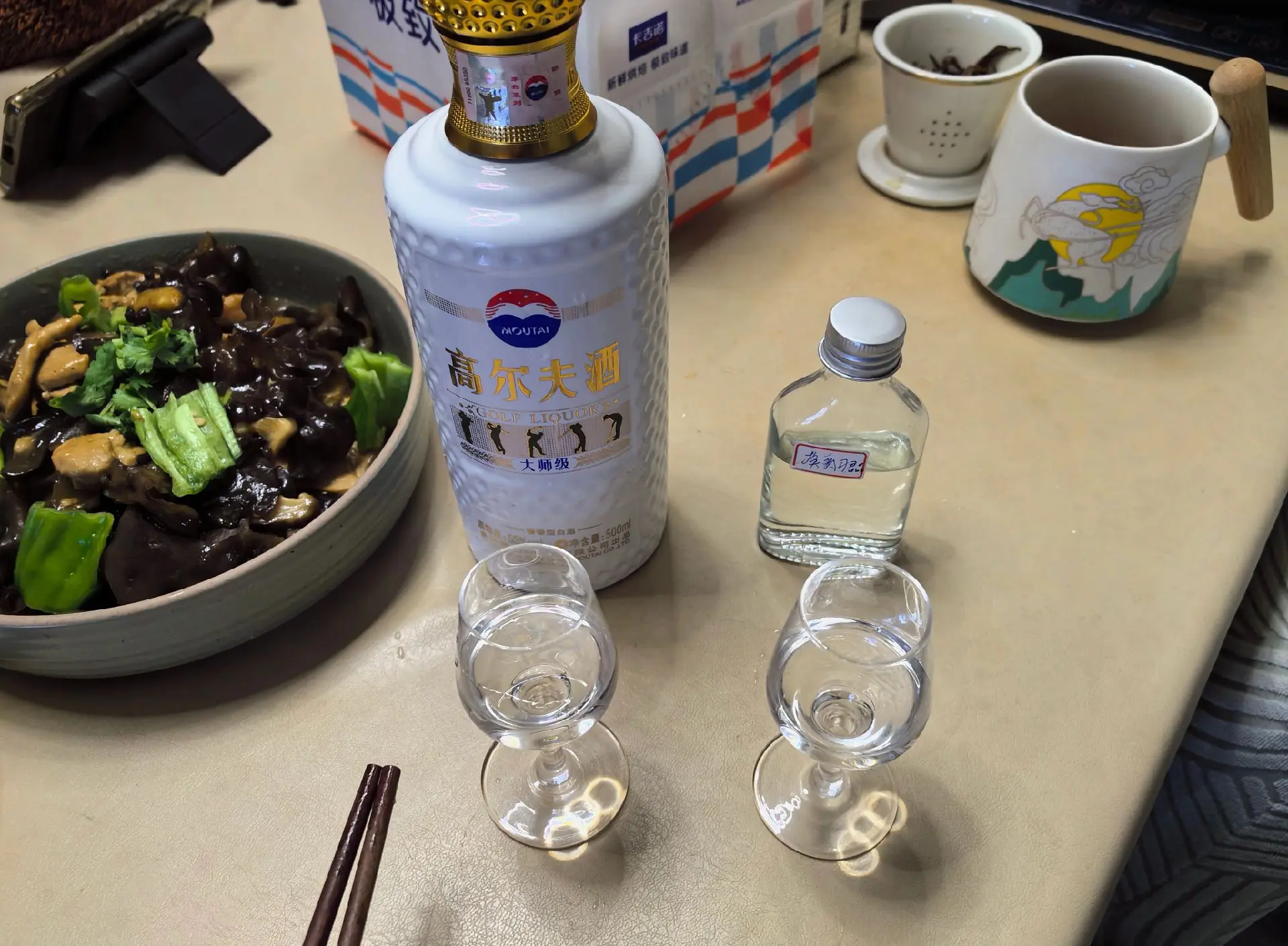 喝臻酒配家常菜小酌场景图 酱香酒日常饮用