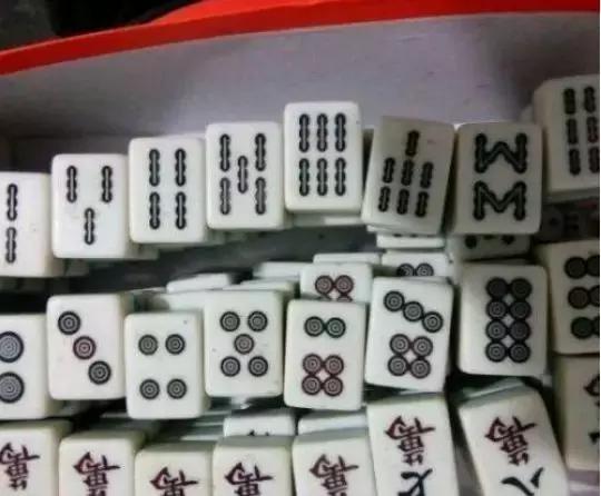 有朋温州麻将财神牌与坐庄规则配图 温州麻将桌面实拍
