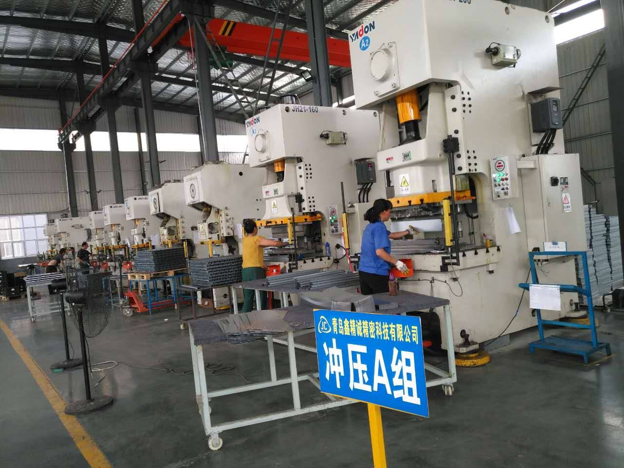 箭头工厂 冲压成型车间机器工作图